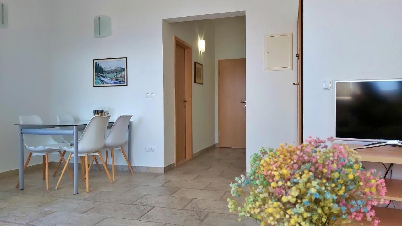 Apartments Borak オミシュ エクステリア 写真